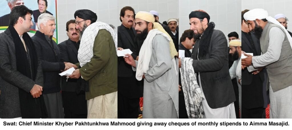 وزیراعلیٰ محمود خان کا دورہ سوات، آئمہ مساجد میں ماہانہ وظائف کے چیکس تقسیم