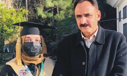 سوات کے ہونہار طالبہ نے مایئکرو بیالوجی میں گولڈ میڈل حاصل کرلیا