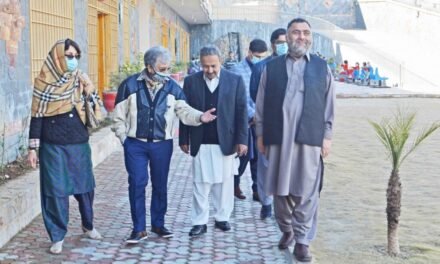 امریکہ میں مقیم ڈاکٹر احمد حلال کا خپل کور ویلج شیراڑئی کا دورہ