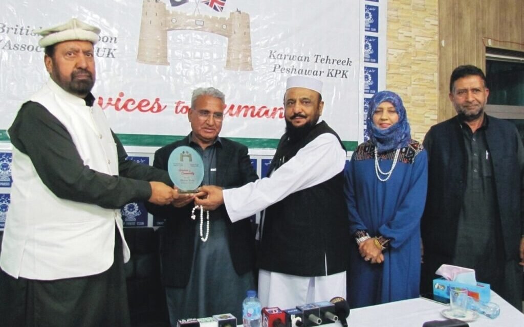 سوات،سینئر صحافی شیرین زادہ کو ان کے صحافتی خدمات پر ایوارڈ سے نوازا گیا
