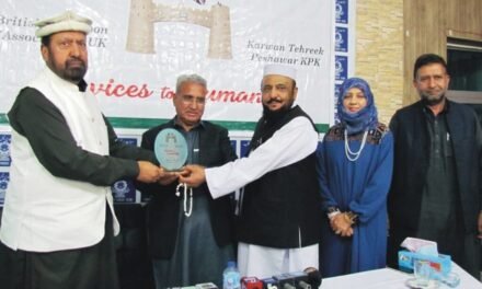 سوات،سینئر صحافی شیرین زادہ کو ان کے صحافتی خدمات پر ایوارڈ سے نوازا گیا