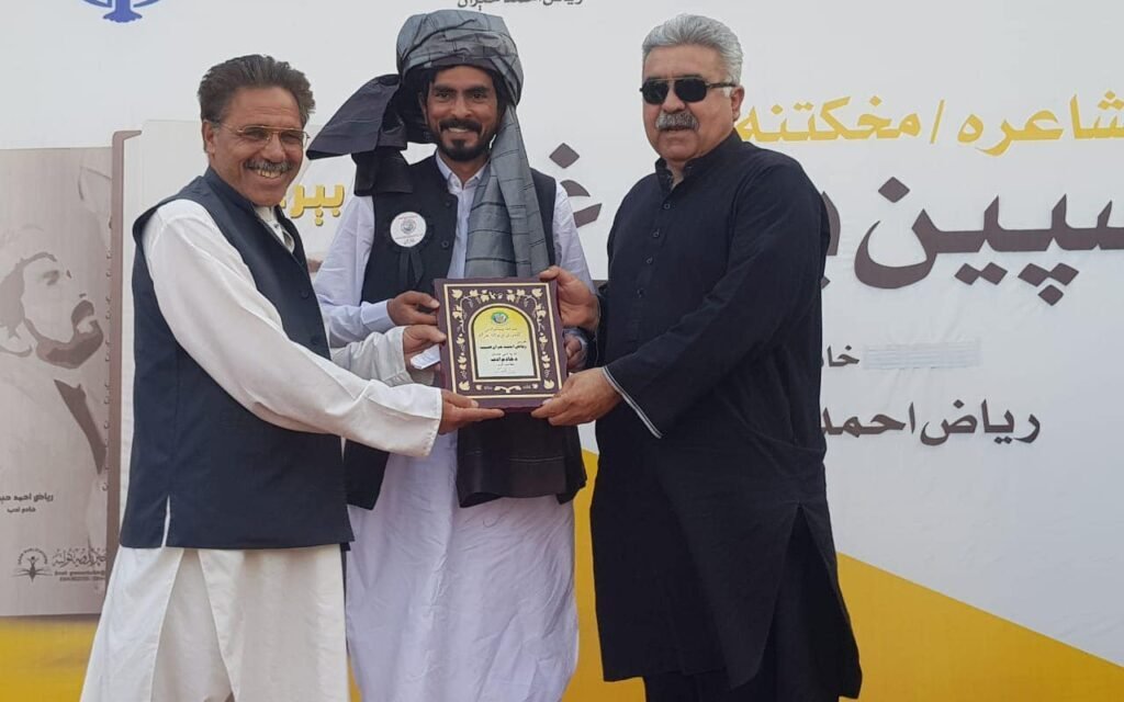 مینگورہ: شاعر ریاض احمد حیران کی کتاب ”سپین بیرغ“ کی تقریبِ رونمائی