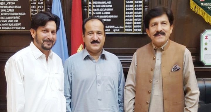 ڈسٹرکٹ اکاؤنٹس آفیسر نجیب اللہ خان کی کمشنر ملاکنڈ ڈویژن شوکت علی یوسفزئی سے ملاقات