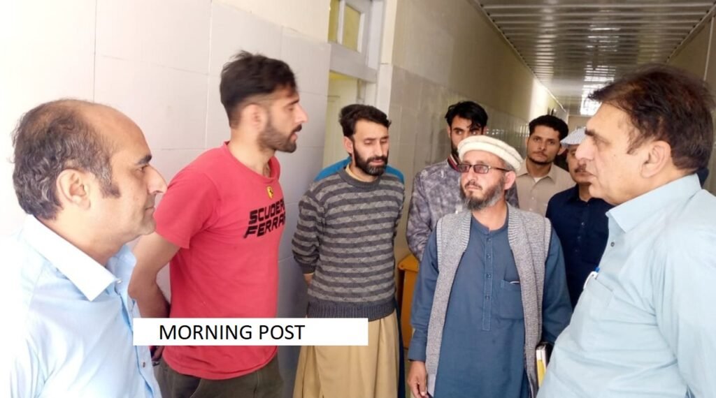 عوامی شکایات پرڈی ایچ او سوات ڈاکٹر محمد سلیم خان کا کالام ہسپتال کا دورہ ،ایم ایس کو عہدے سے ہٹا دیا