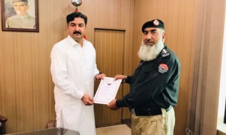 سوات پولیس انسپکٹر شہشاہ خان کو بہترین کارکردگی پر توصفیی سند اور نقد انعام سے نوازا گیا
