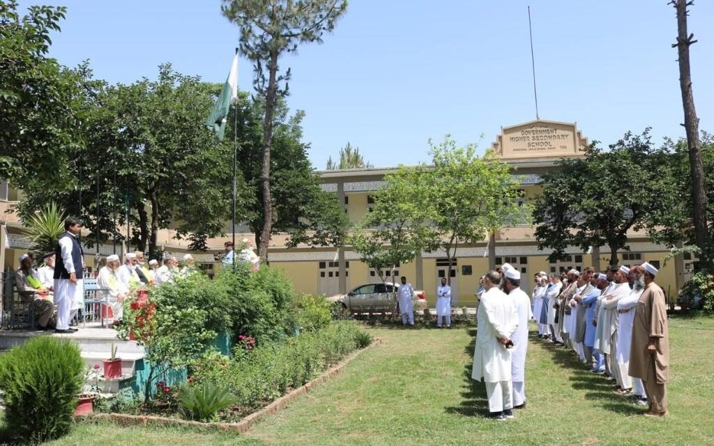 مینگورہ،حاجی بابا سکول میں 35 سال بعد طلباء اور اساتذہ اکٹھے ہو گئے۔،خصوصی رپورٹ