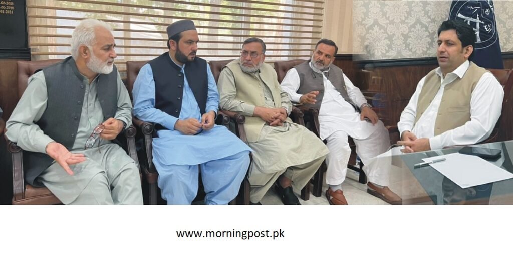 پرائیویٹ ایمبولینس ڈرائیوروں کامسئلہ ، میئرشاہدعلی خان ڈی سی آفس پہنچ گئے