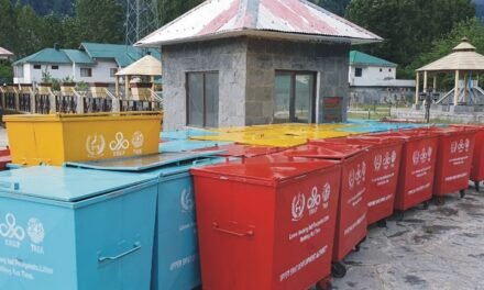 سوات کے سیاحتی مقامات کے لئے ڈویلپمنٹ اتھارٹی کیجانب سے ڈیسٹ بین فراہم