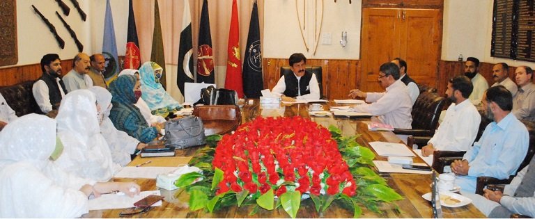 کمشنر شوکت علی یوسف زئی کا تعلیمی اداروں میں غیر معیاری ترقیاتی کاموں کی شکایات پر برہمی کا اظہار