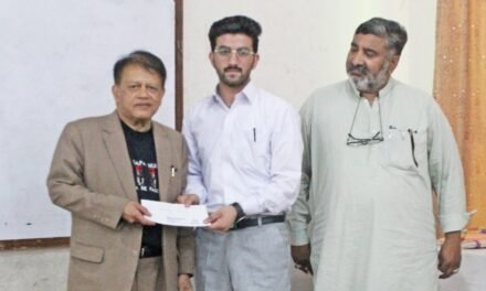 خپل کور ماڈل سکول کے طالبعلم اسداللہ نے مضمون نویسی مقابلے میں پہلی پوزیشن حاصل کرلی