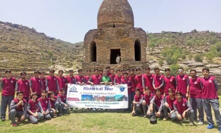 خپل کور سکول طلباء کا ہزاروں سال پرانے تاریخی مقامات کا معلوماتی دورہ