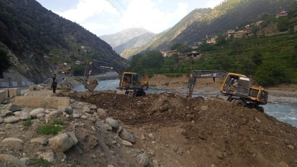 سوات:مدین سے کالام تک دریائے سوات کنارے غیر قانونی تعمیرات کے خلاف گرینڈ آپریشن شروع