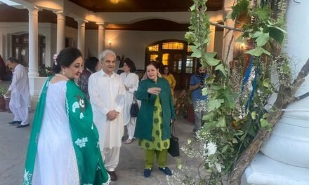 سوات میں پہلی بار پھولوں کی نمائش کا انعقاد ، فن پاروں سے شائقین خوب مسحور