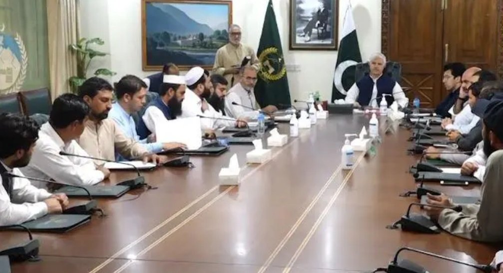 وزیراعلیٰ  محمودخان نے صوبے کے تمام ایڈہاک اساتذہ کو مستقل کرنے کا اعلان کردیا