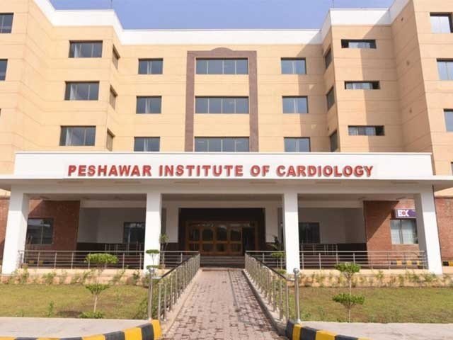 تاریخ میں پہلی مرتبہ امراض قلب و گردوں کے مریضہ کو بنا کنٹراسٹ انجکشن کےاسٹنٹ لگا دیا گیا