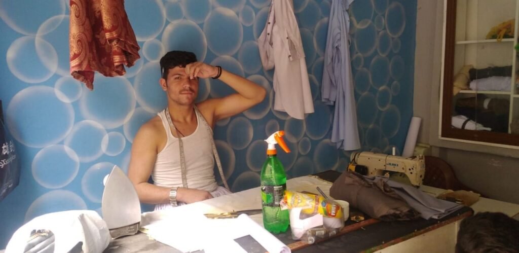 سوات میں بد ترین بجلی لوڈ شیڈنگ،درزی شدید پریشانی سے دوچار