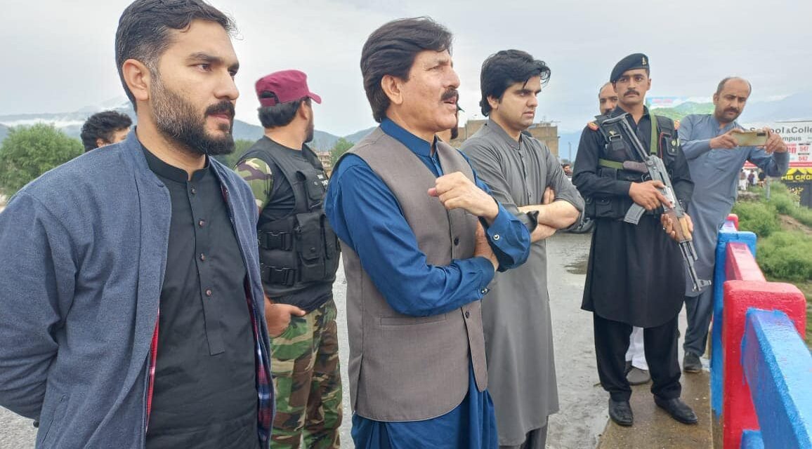 کمشنر ملاکنڈ ڈویژن شوکت علی یوسف زئی کا سیلابی صورتحال کے دوران ریسکیو سرگرمیوں کا جائزہ