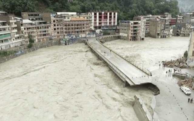 سوات :سڑکوں کی بندش پورے پاکستان میں مشہور آلو کی تیار فصل خراب ہونے کا خدشہ