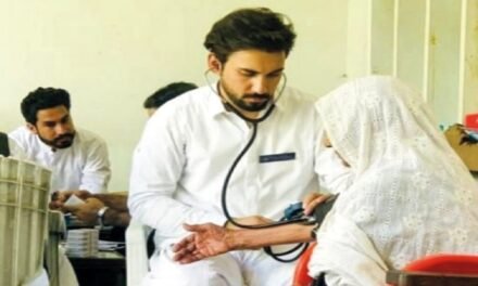 سوات میڈیکل کالج کے طلبہ کی جانب سے مدین میں فری میڈیکل کیمپ کا انعقاد