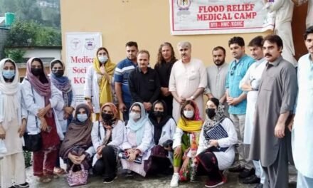 سوات:حیات آباد میڈیکل کمپلیکس اور خیبر گرلز میڈیکل کالج کے ٹیم کے طرف سے میڈیکل کیمپ کا انعقاد