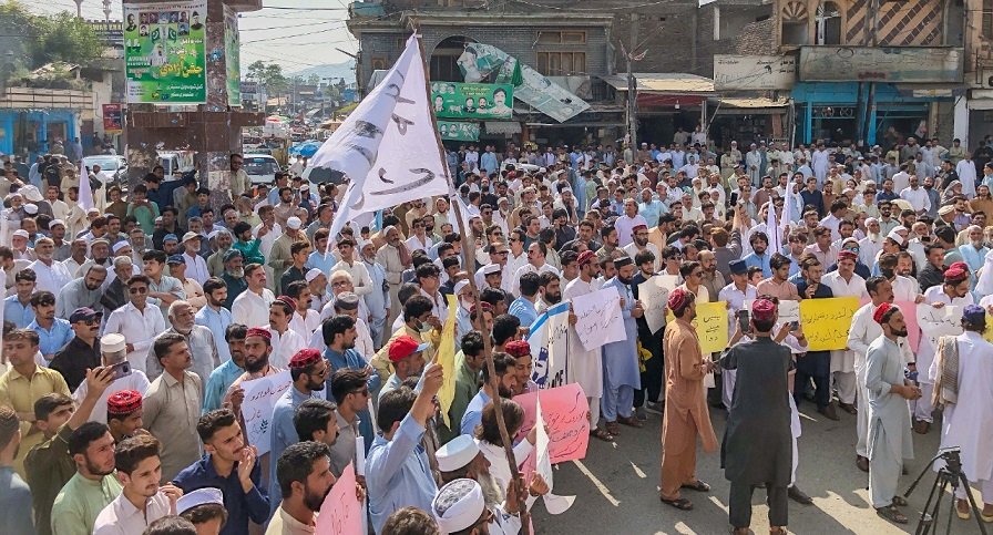 سوات میں امن اور شدت پسندوں کے خلاف احتجاج کا سلسلہ جاری