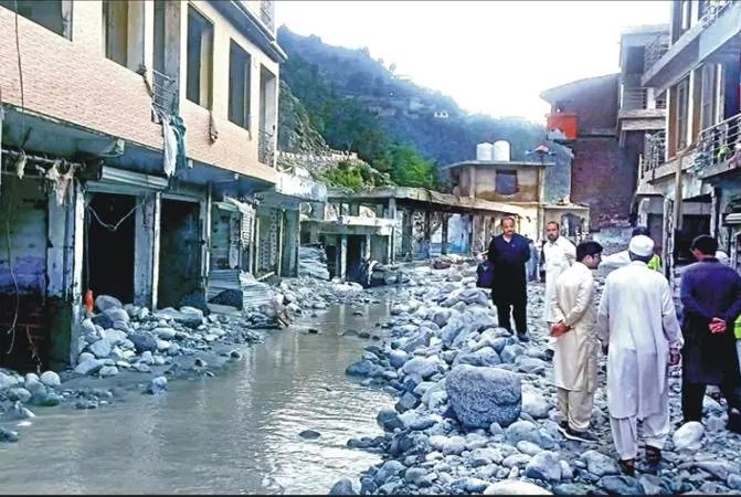 سیاحوں کے لئے مشہور علاقہ بحرین پتھروں اور ریت کا ڈھیر بن چکا