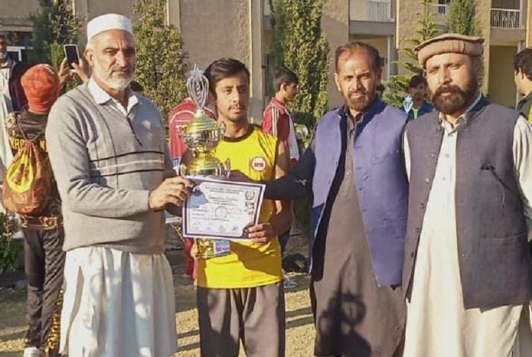 سوات اتھلیٹکس کھلاڑی نے 5 فٹ 8 انچ ہائی جمپ لگا کر ریکارڈ بنا لیا