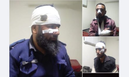 لنڈاکے چیک پوسٹ پر سواریوں کا پولیس اہلکاروں سے ہاتھا پائی