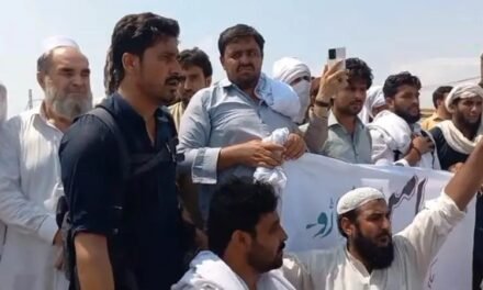 امن کی خاطر پختونخوا پولیس اہلکاروں کااحتجاج، انڈس ہائی وے بند