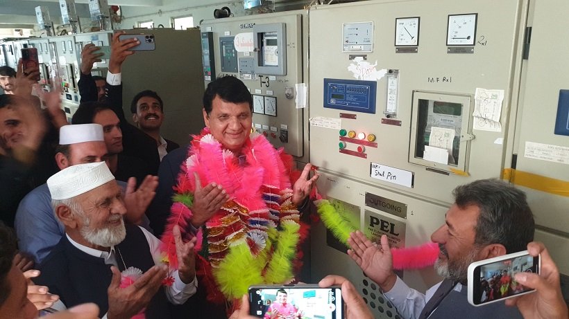 وزیراعظم کی کوششوں سے ملک میں روپیہ مستحکم ہوگیا۔امیرمقام