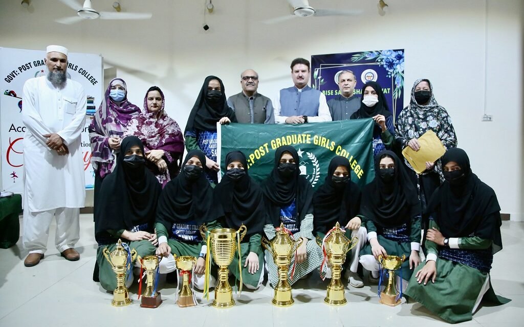 سوات میں گرلز انٹر کالجز اور سیکنڈری اسکولز کی کھلاڑیوں میں شیلڈز اور ٹرافیاں تقسیم