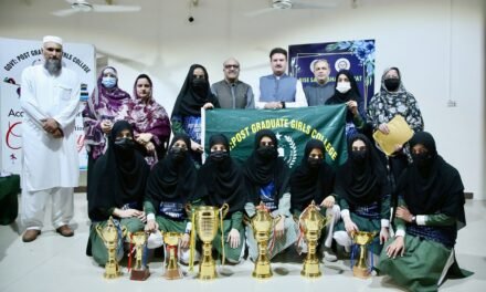 سوات میں گرلز انٹر کالجز اور سیکنڈری اسکولز کی کھلاڑیوں میں شیلڈز اور ٹرافیاں تقسیم