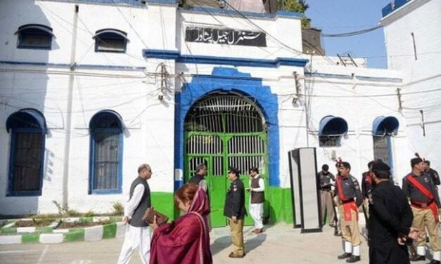 جیلوں میں موجود قیدیوں نے تعلیم پر پابندی کے خلاف پشاور ہائیکورٹ سے رجوع کرلیا