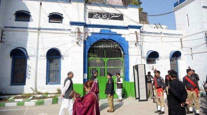 جیلوں میں موجود قیدیوں نے تعلیم پر پابندی کے خلاف پشاور ہائیکورٹ سے رجوع کرلیا